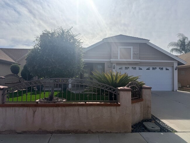 Building Photo - Cozy, cute and affordable home in Perris.