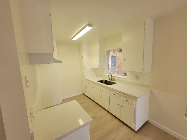 Photo - 13531 Wyandotte St Unit 9