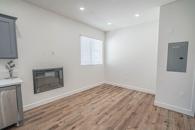 Photo - Beautiful 1-Bedroom Condo with an Office Space in Sherman Oaks! Unit 102