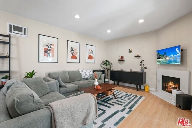 Building Photo - 3640 Cardiff Ave Unit 213 Rental