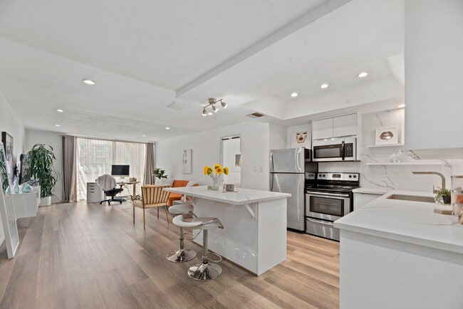 Photo - 321 S San Vicente Blvd Condo Unit 101