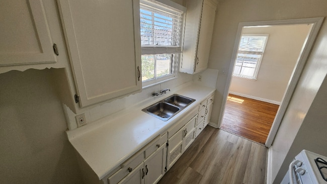 Building Photo - 938 S Grand View St Rental