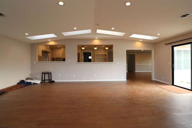 Photo - 565 Clubhouse Dr