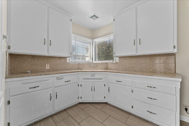 Photo - 5918 S Fairfax Ave