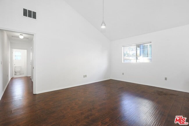 Photo - 1753 N Kenmore Ave