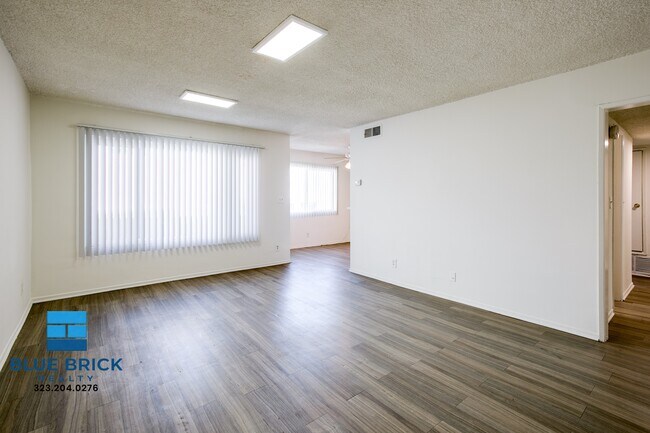 Building Photo - 17834 Burbank Blvd Unit 115