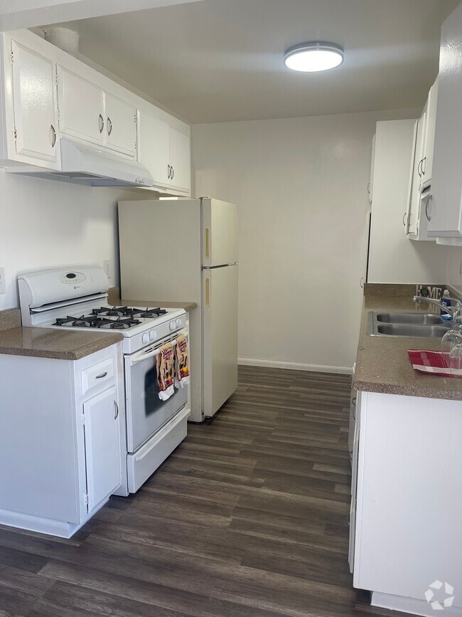Building Photo - 555 Greenbrier Dr Unit 30 Rental