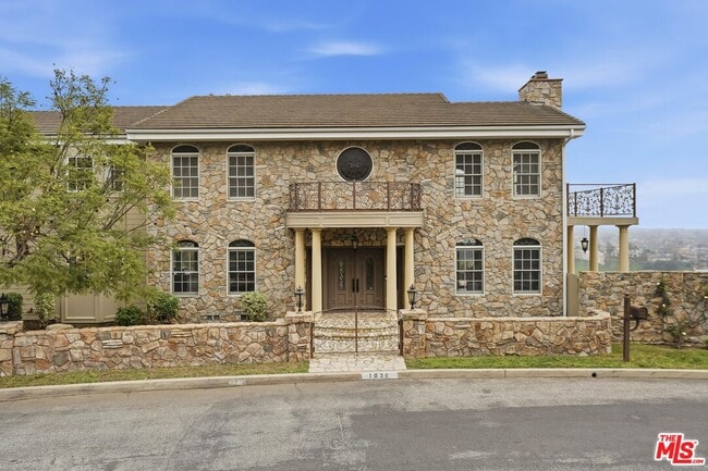 Building Photo - 1036 El Medio Ave