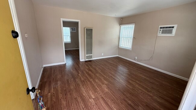 Entry / livingroom - 2540 W Ramona Rd Unit A