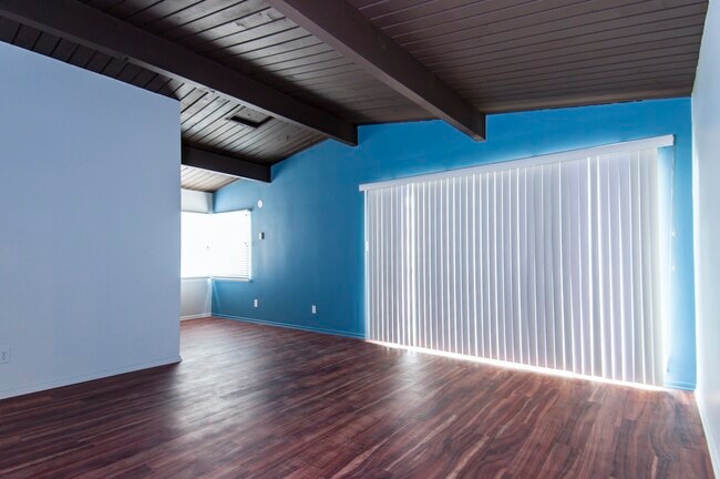 Building Photo - 72458 Sunnyslope Dr