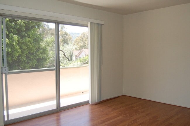 Living room with balcony - Mikado Apartments, Mid-Century Japanese