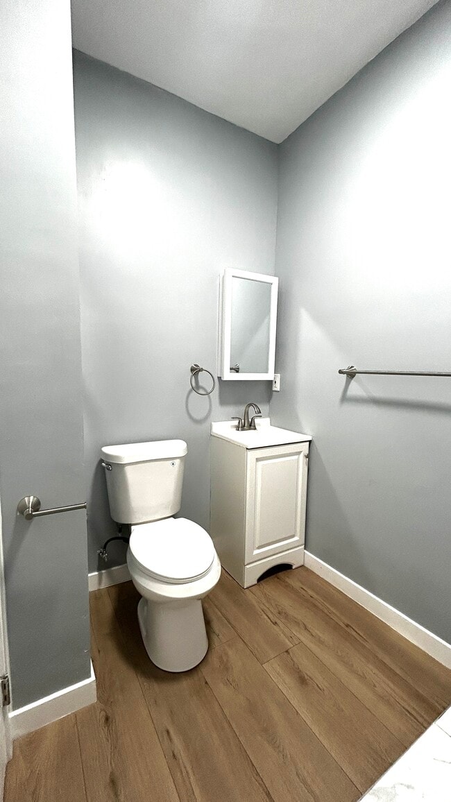 Building Photo - 800 S Burlington Ave Unit 103