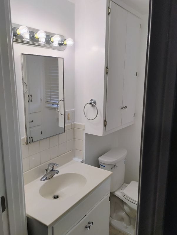 Photo - 664 W 3rd St