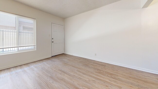 Photo - 1835 Pine Ave