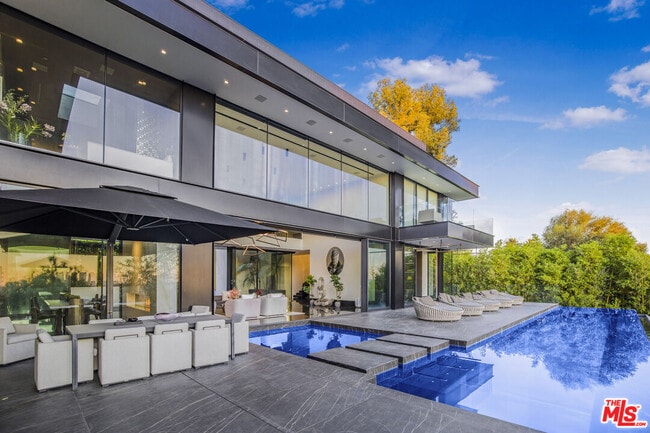 Photo - 1369 Londonderry Pl