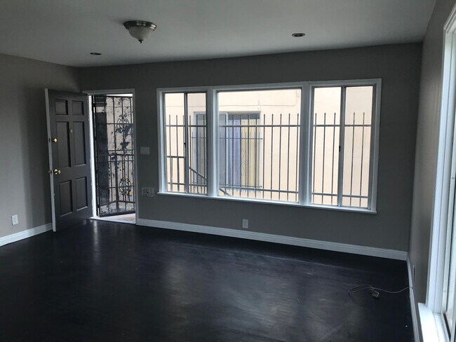 Photo - 1241 W 102nd St