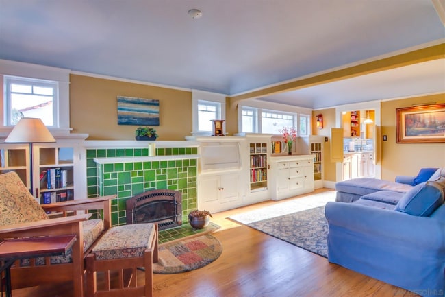 Photo - 3370 Bancroft St