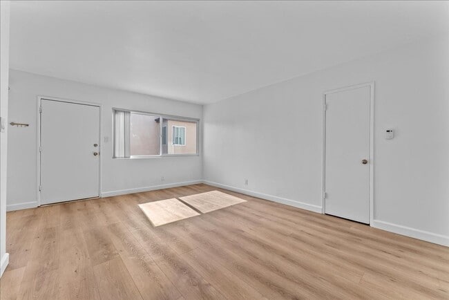 Photo - 4932 Lennox Blvd Unit 01