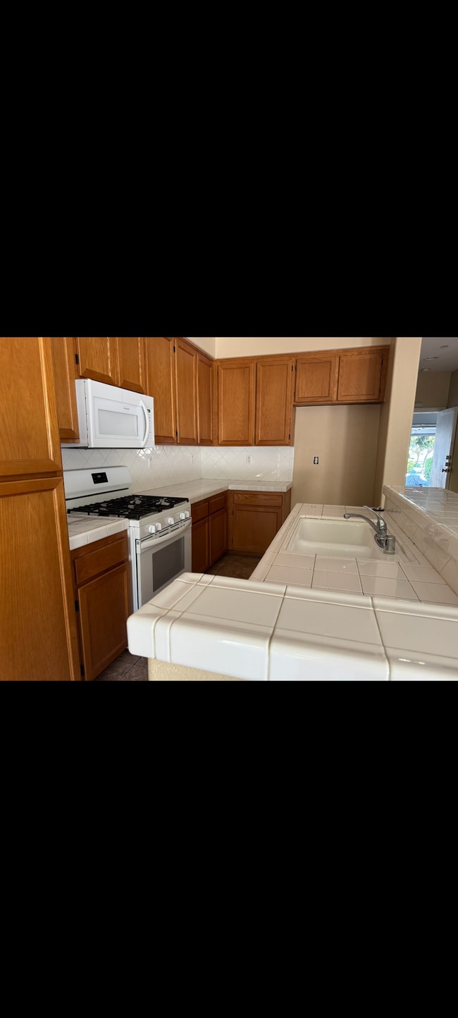 Photo - 857 Ballow Wy