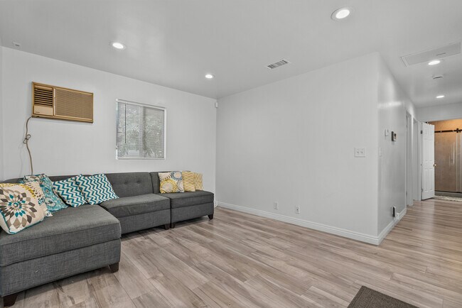 Photo - 6910 Alabama Ave Unit 1