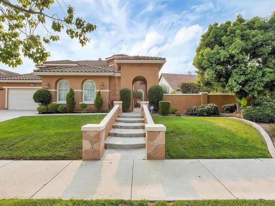 Photo - 15374 Falcon Crest Ct House