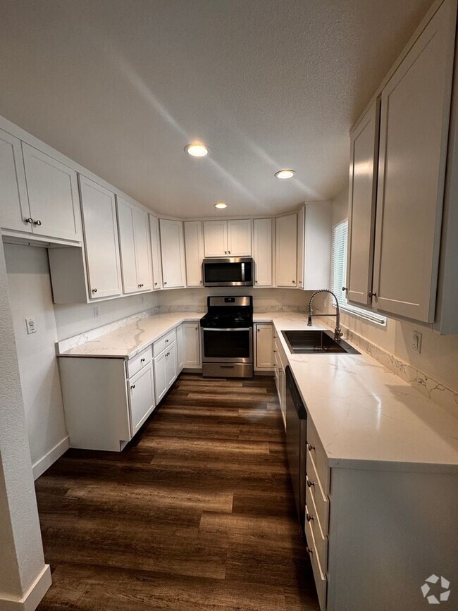 Building Photo - 33812 Robles Dr Unit B Rental