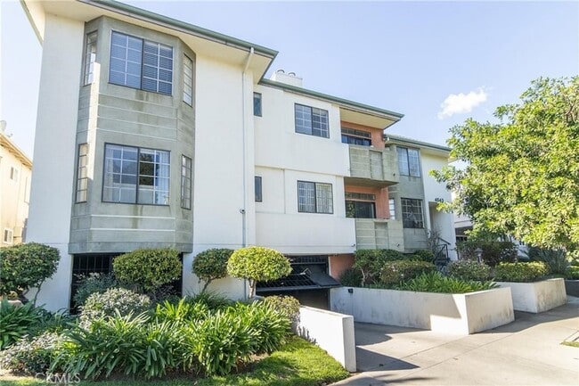 Photo - 4543 Willis Ave