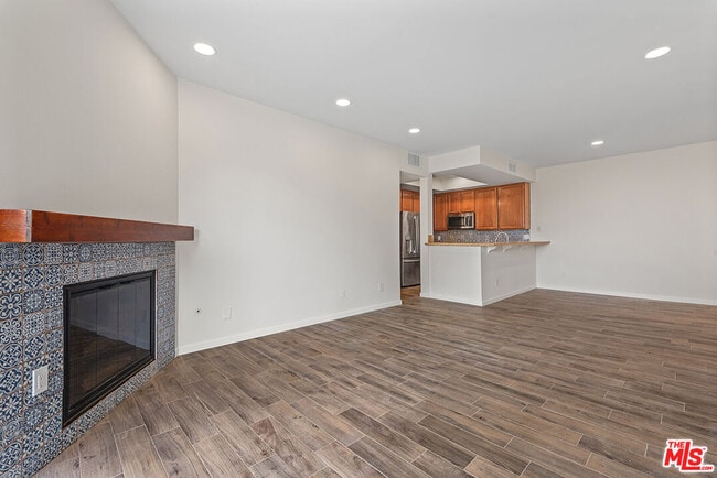 Building Photo - 8707 Falmouth Ave Unit 221