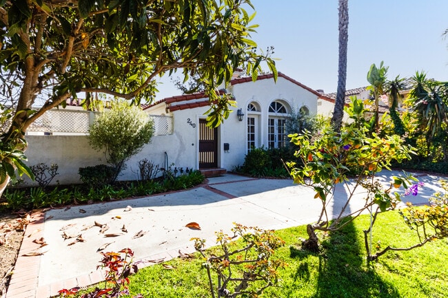 Building Photo - 240 S Palm Dr