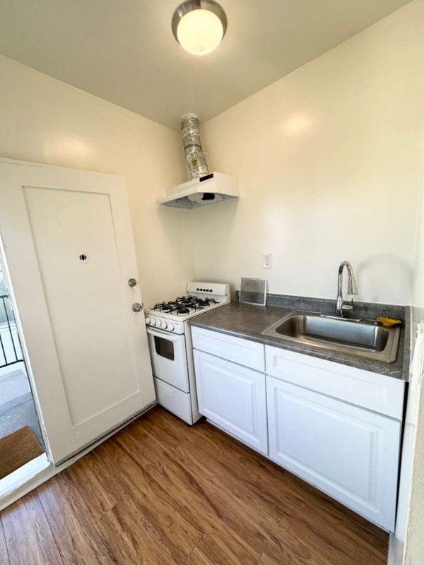 Photo - 2032 Vista Del Mar Ave Unit 6