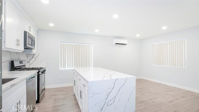 Photo - 12558 Vanowen St