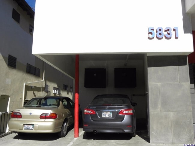 Photo - 5831 Carlton Way