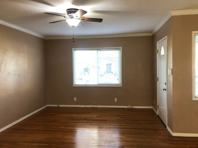 Living room area - 5775 Bertrand Ave
