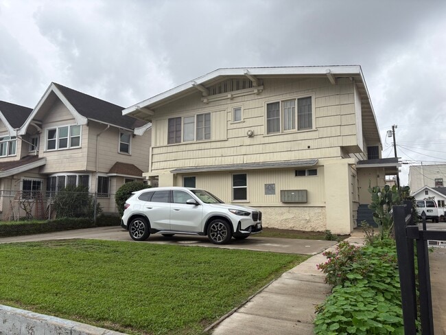 Building Photo - 1529 5th Ave Unit C