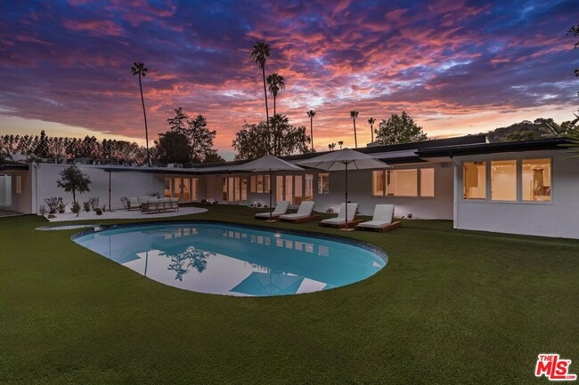 Building Photo - 502 Evelyn Pl