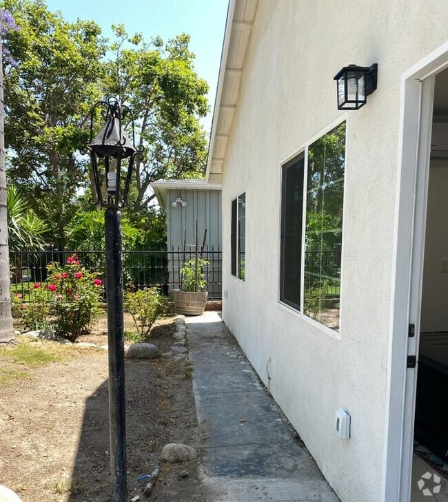 Building Photo - 6447 Gaviota Ave Rental