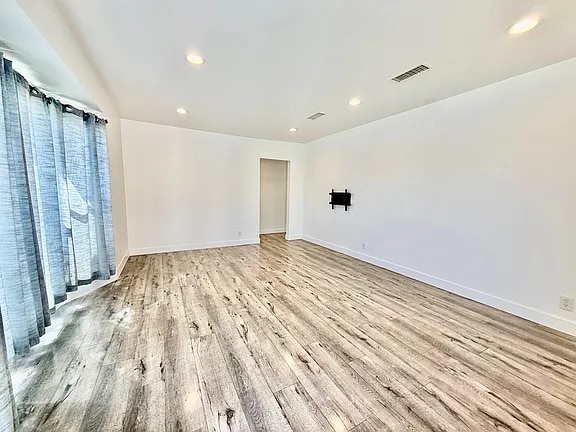 Building Photo - 7417 Topeka Dr