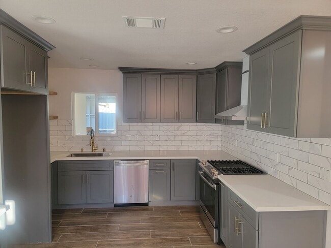 Building Photo - 7401 Valaria Dr Unit 7401 Valaria (Back )