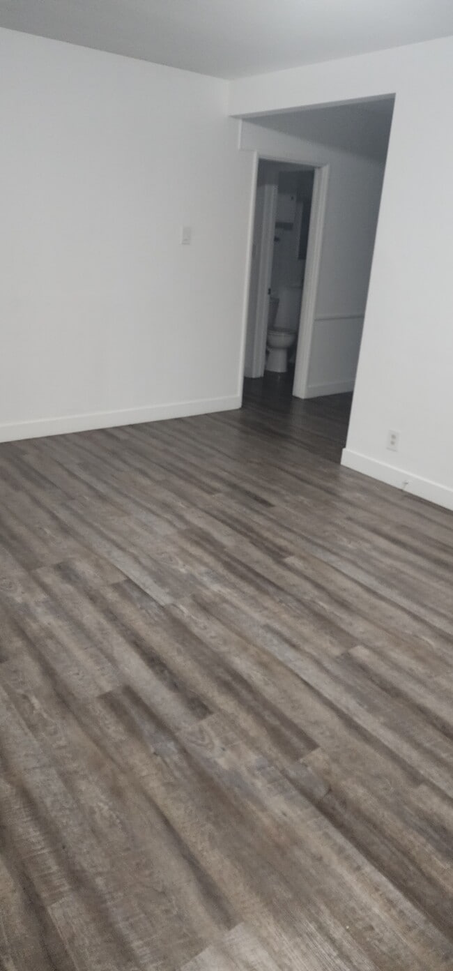 Photo - 712 1/2 W Redondo Beach Blvd Unit # 712 1/2