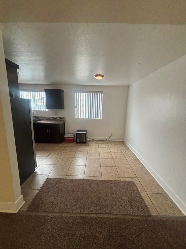 Photo - 322 E 80th St