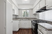 1BR, 1BA - 850SF - Kitchen - Velvet Green Apartments