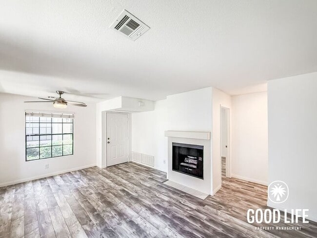 Building Photo - 10303 Azuaga St Unit 15