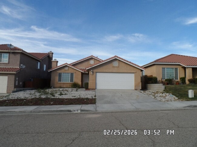 Building Photo - 3 Bedrooms, 2 Bathrooms, Approx 1582 sq. ft., 2 Car Garage, Fenced Back Yard, Rock-scaped Front Y...