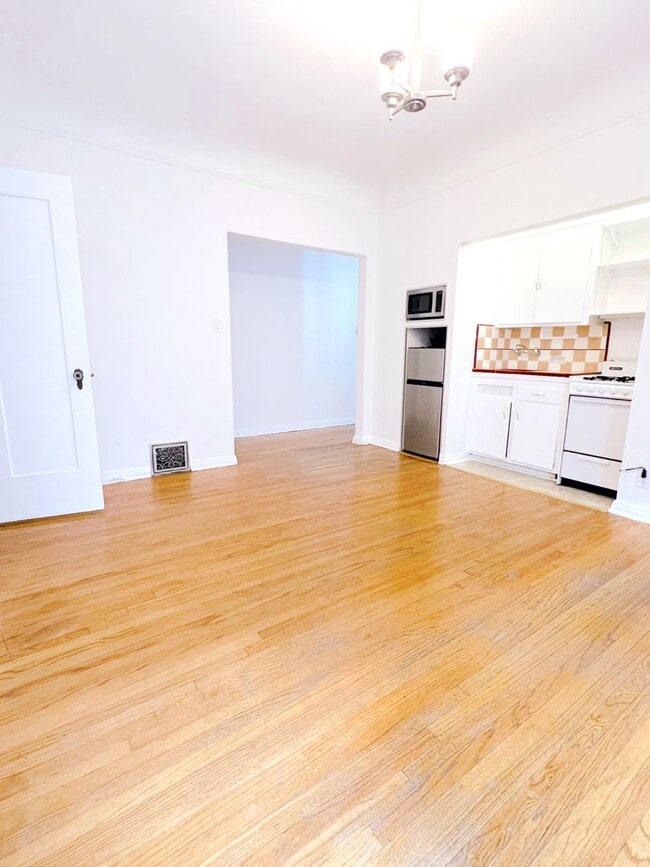 Photo - Curson Ave Apartments By The Grove Unit 447 3/4