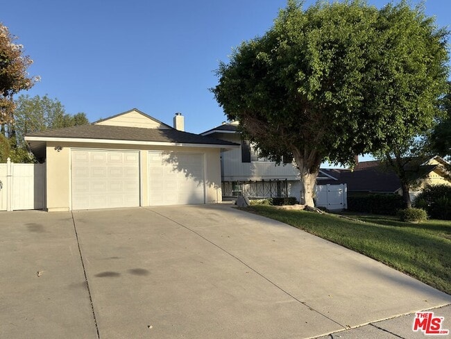 Photo - 9558 Swinton Ave