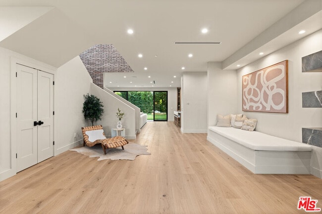 Photo - 11748 La Maida St