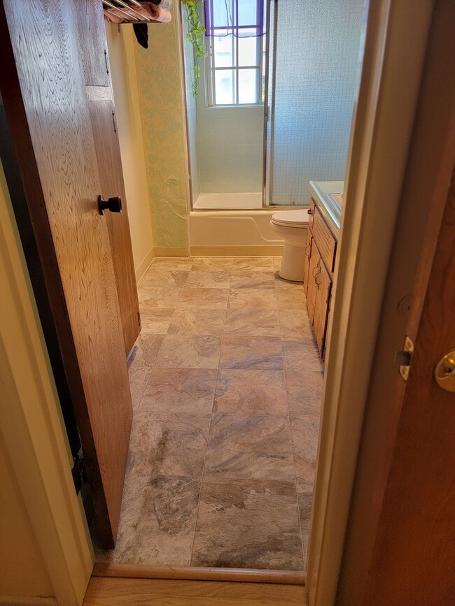 bathroom - 2239 N Frederic St Unit 2nd story Light n Bright