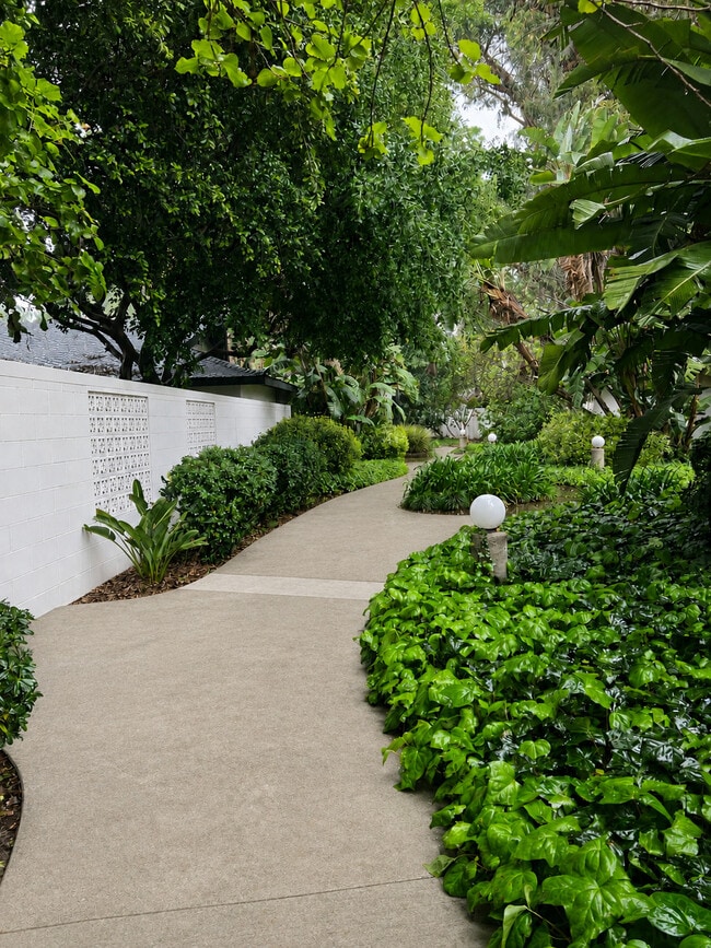 Hana Kiki Pathway near pool 1 - Hanakiki Garden Apartments