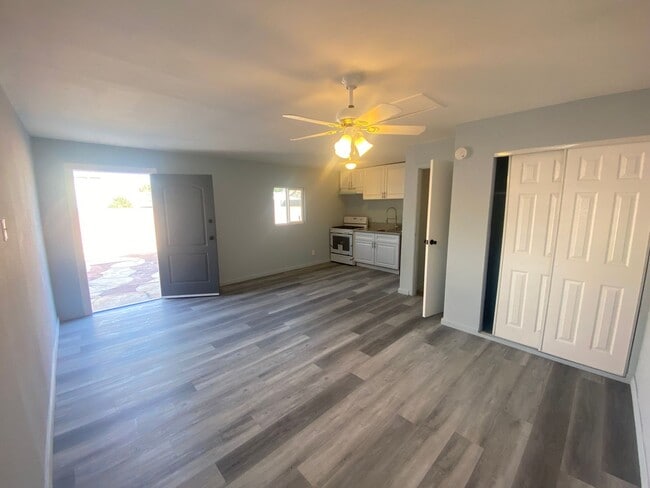 Remodeled Long Beach Studio ADU For Rent! - Remodeled Long Beach Studio ADU For Rent! House