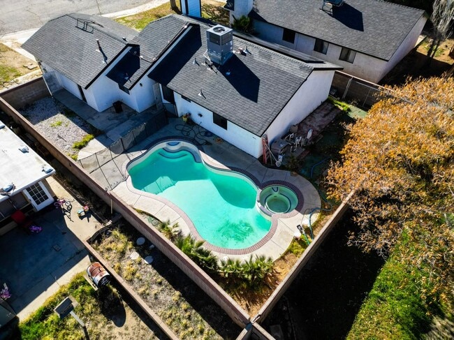 Photo - 837 Sunrise Ct